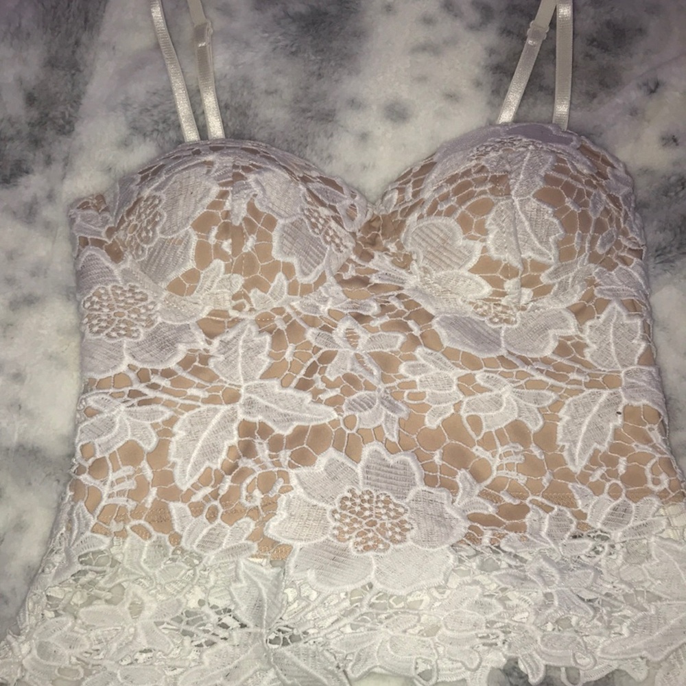 Cropped ( lace) top size M